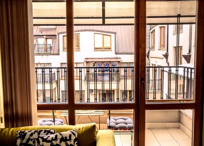 Apartment Semiramida Warna